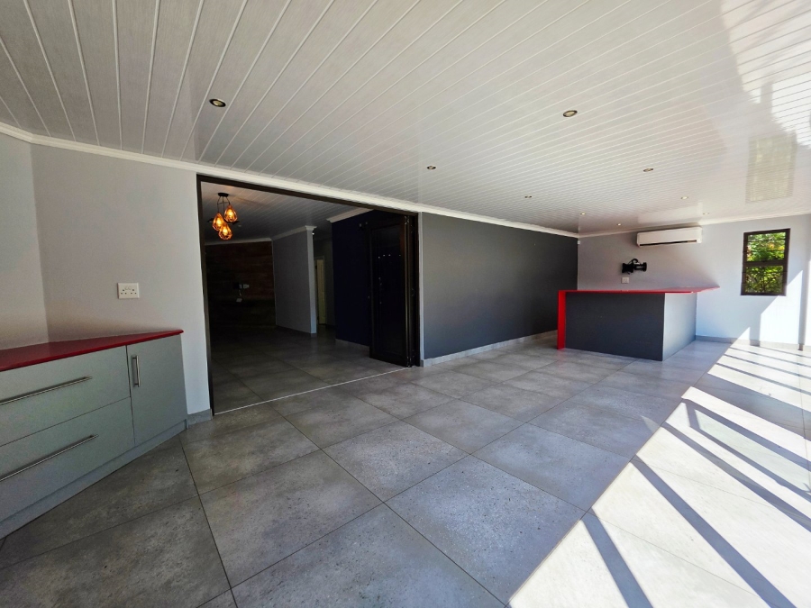 5 Bedroom Property for Sale in Langenhovenpark Free State